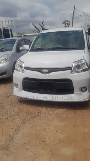 Toyota Sienta 1.5 FWD 2013 White