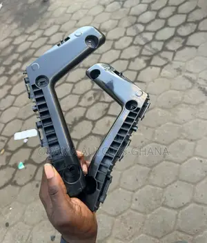 Toyota Corolla Bumper/Fender Locker Bracket (2014-2018)