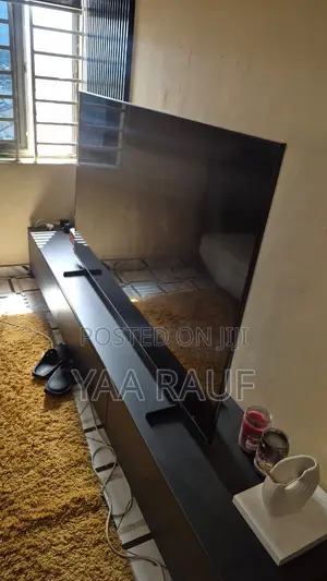Samsung 75-Inch Smart TV