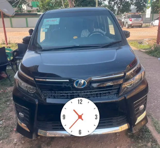 Toyota Voxy 2017 Black - 1