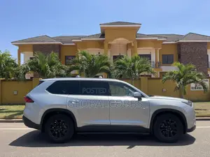 2024 Toyota Highlander XLE AWD Silver