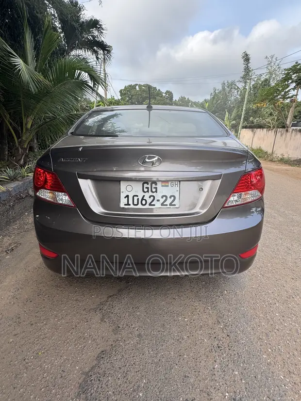 Hyundai Accent SE Automatic 2012 Beige - 1