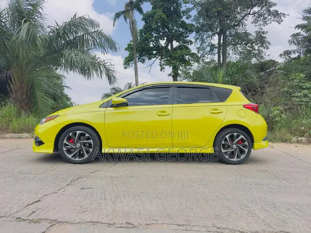 Toyota Corolla SE Special Edition 2017 Yellow - 1