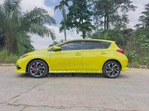 Toyota Corolla SE Special Edition 2017 Yellow