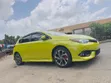Toyota Corolla SE Special Edition 2017 Yellow - 4