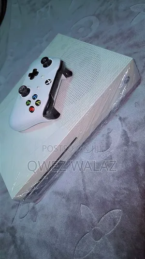 Xbox One S Console with 1 Controller