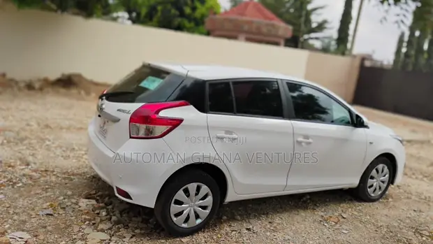 Toyota Yaris 2016 White - 1