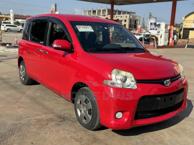 Toyota Sienta 1.5 AWD 2013 Red - 1