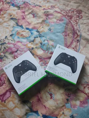 2x XBOX One S Wireless Controllers