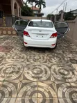 Hyundai Accent SE Sedan 2017 White - 2