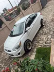 Hyundai Accent SE Sedan 2017 White - 4