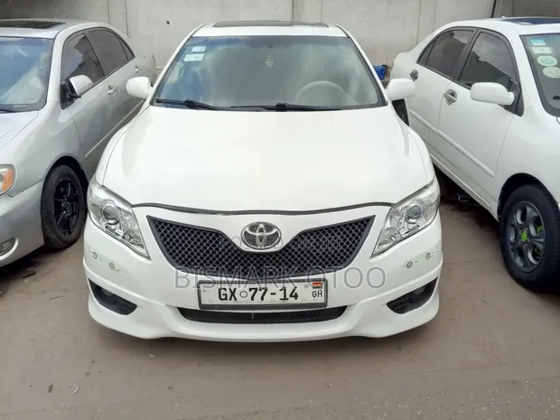 Toyota Camry SE 2010 White - 1