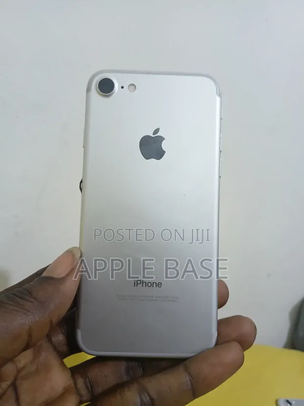 Apple iPhone 7 32GB Silver - 1
