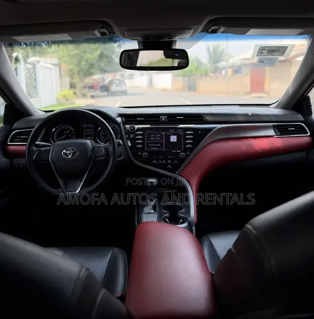 2018 Toyota Camry SE Rental - 1