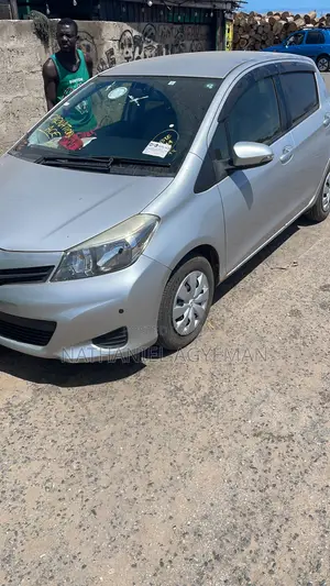 Toyota Vitz 1.0 FWD 3dr 2012 Silver