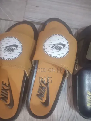 Brand New Nike Sanders Slippers - Black