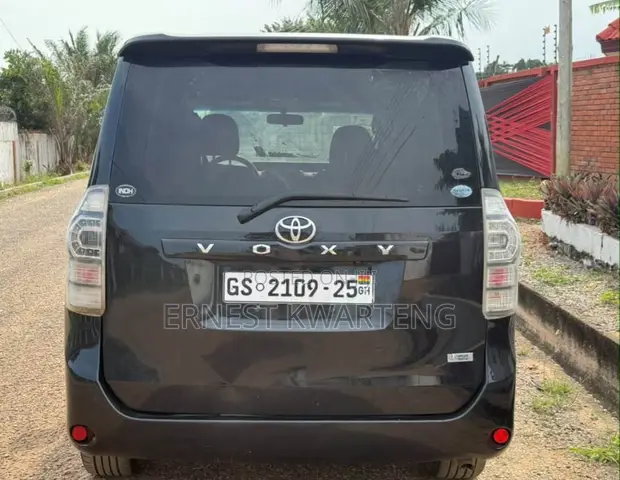 Toyota Voxy 2011 Black - 1
