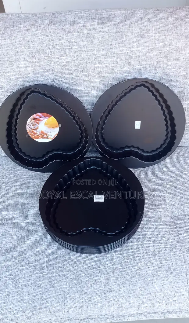 Non-Stick Fluted Heart-Shaped Baking Cake Pan - 1