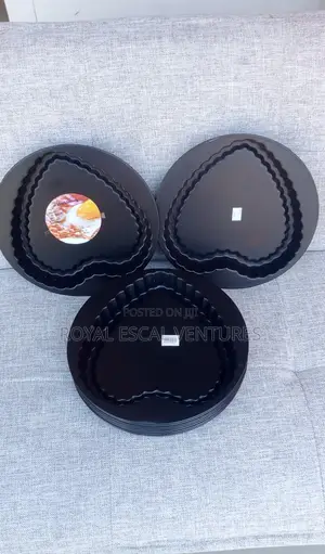 Non-Stick Fluted Heart-Shaped Baking Cake Pan