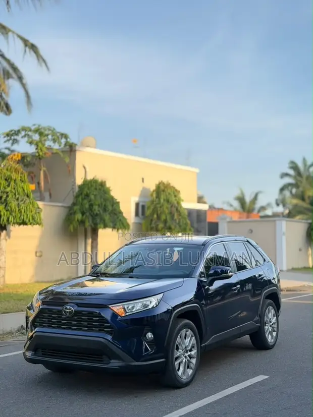 Toyota RAV4 XLE Premium 2021 Blue - 1