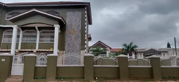 10-Bedroom House for Sale in Eddy Properties, Kumasi - 1