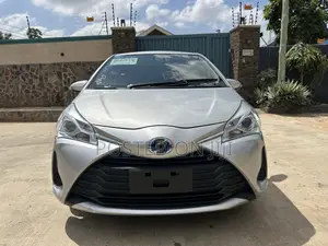Toyota Vitz 1.5 FWD Hybrid 5dr 2017 Silver