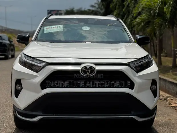 Toyota RAV4 2025 White - 1