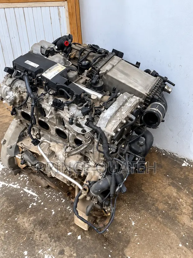 Mercedes-Benz GLC 300 Engine (2019 Model) - 1