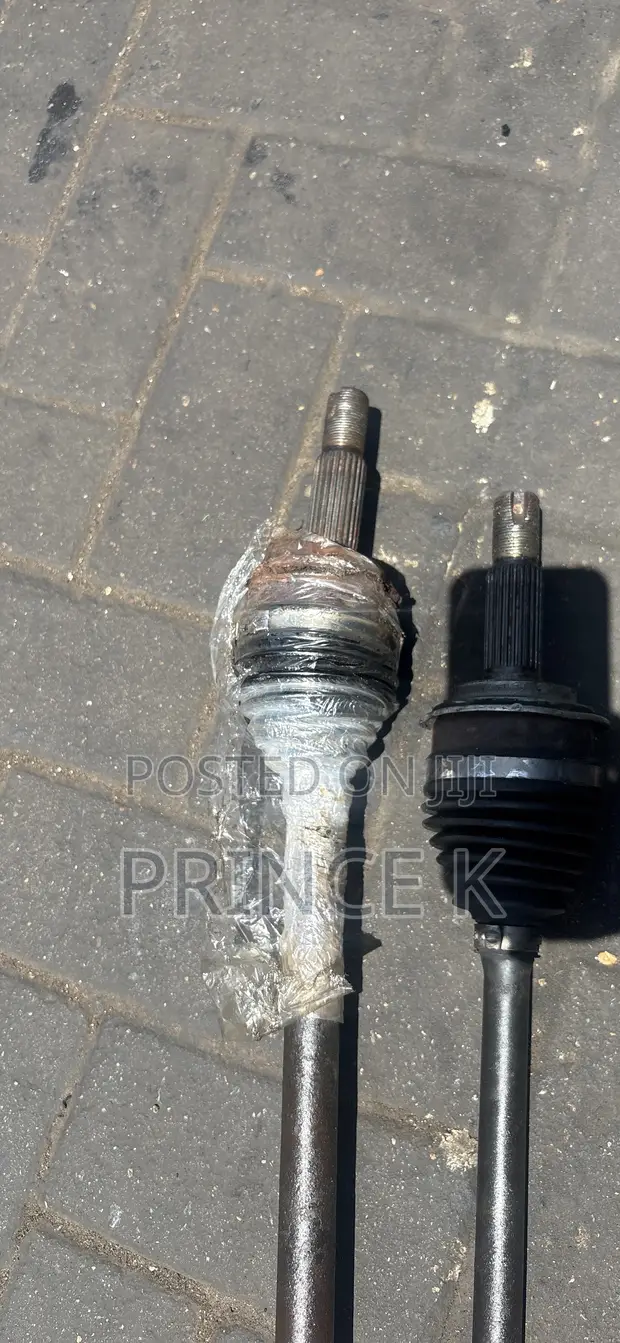 Toyota Vitz Drive Shaft Pair - Used - 1