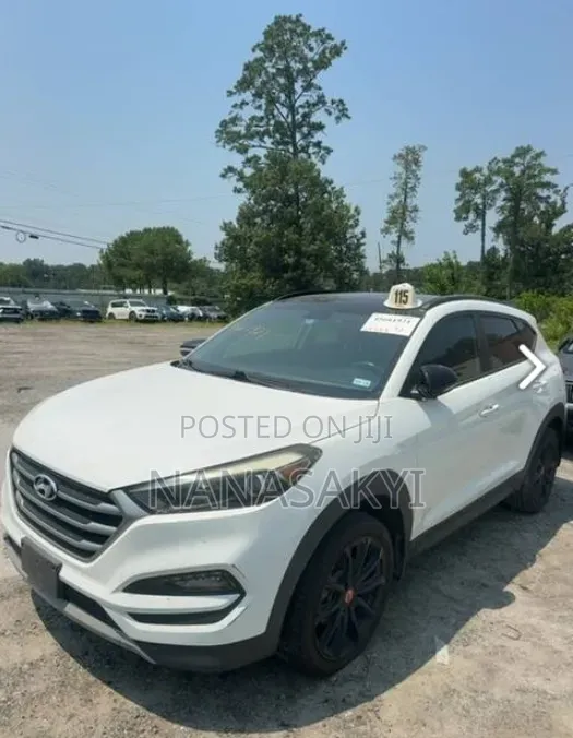 Hyundai Tucson 2017 White - 1