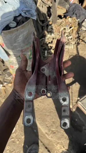 Hyundai Elantra Bonnet Hinge (2011-2015)