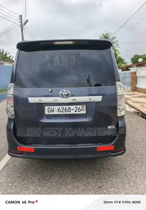 Toyota Voxy 2013 Silver