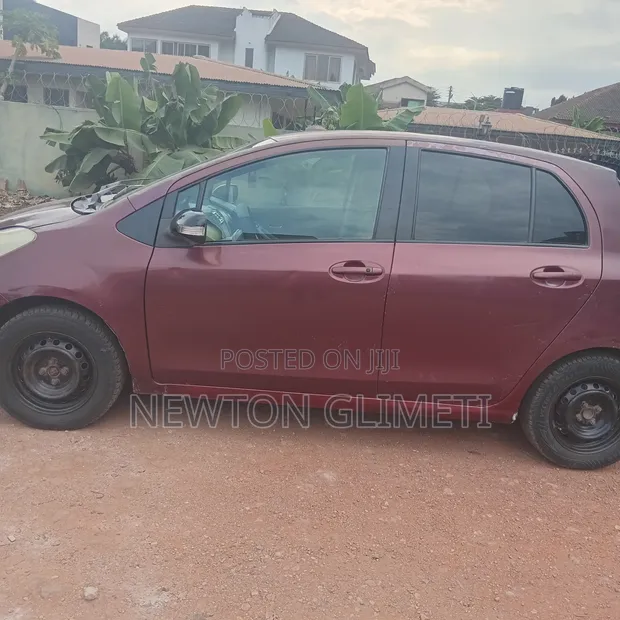 Toyota Vitz 1.3 AWD 3dr 2010 - 1