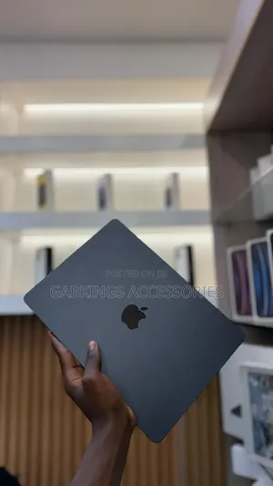 Apple MacBook Air 2022 M2 8GB RAM 2TB SSD