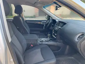 2017 Nissan Pathfinder SV 4x4 SUV