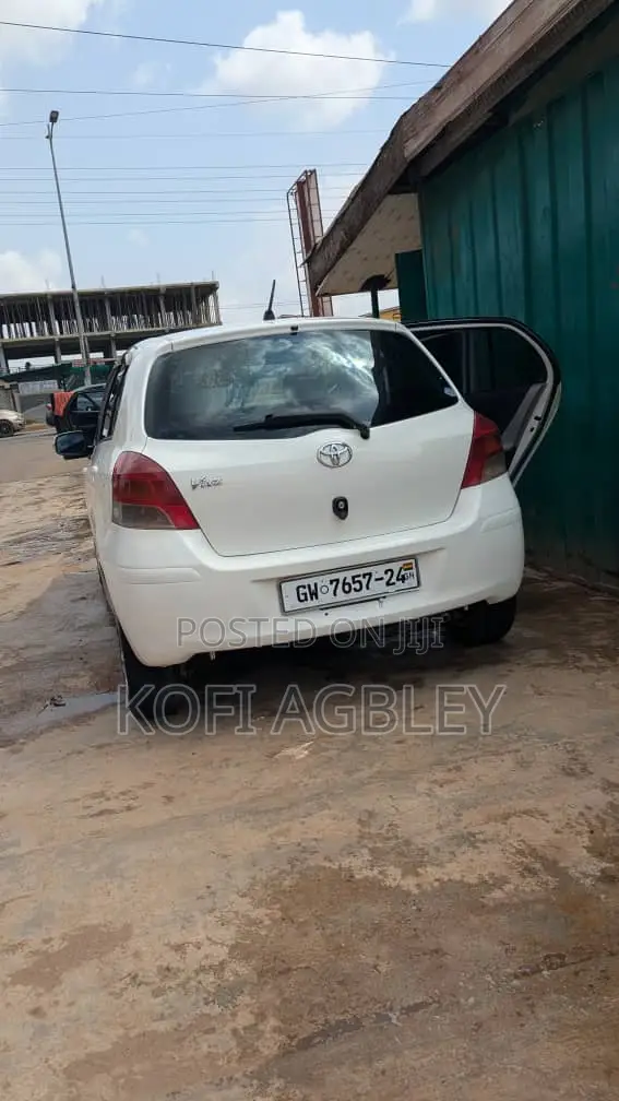 Toyota Vitz 1.0 FWD 3dr 2014 White - 1