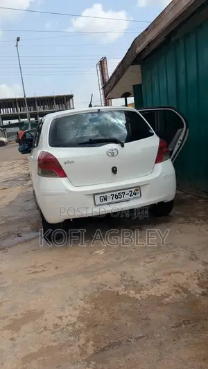 Toyota Vitz 1.0 FWD 3dr 2014 White
