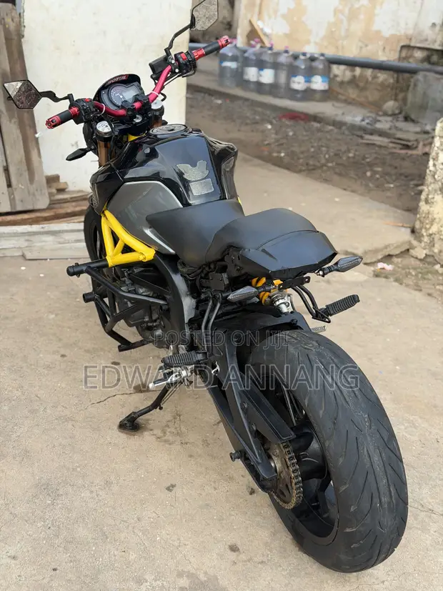 Benelli TNT 2023 Black - 1