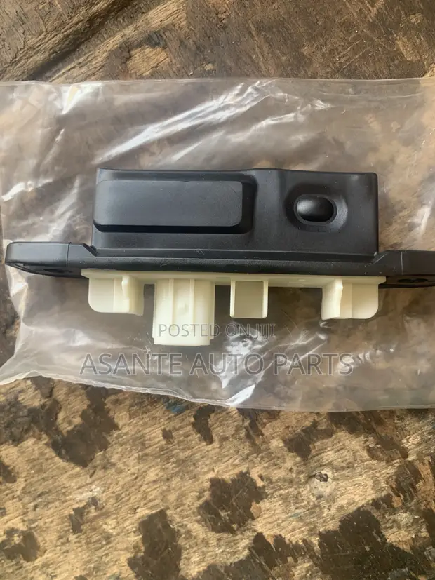 Toyota Land Cruiser Boot Sensor - 1