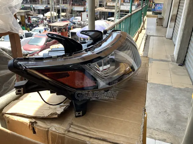 Mitsubishi Outlander 2016-2018 Headlight Pair - 1