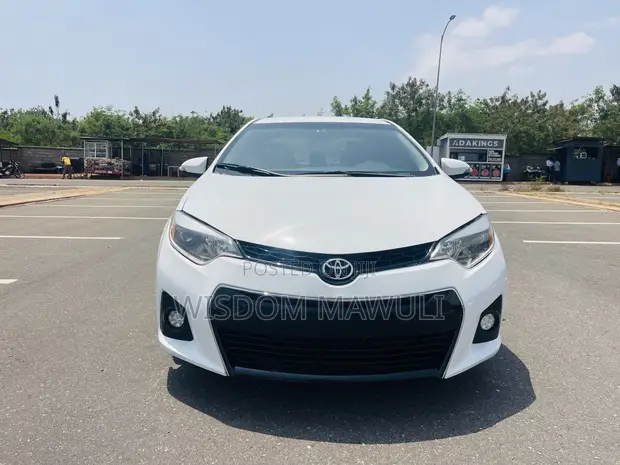 Toyota Corolla 2016 White - 1