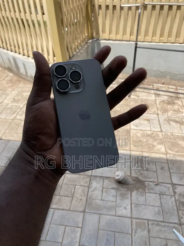 Apple iPhone 15 Pro 256GB Silver - 1