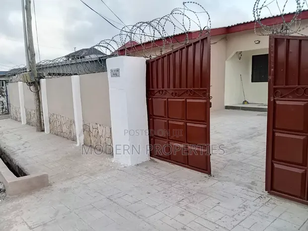 3 Bedroom House for Rent in Modern Properties, Manet Court - 1