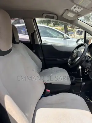 Toyota Vitz 1.0 FWD 3dr 2012 Gray