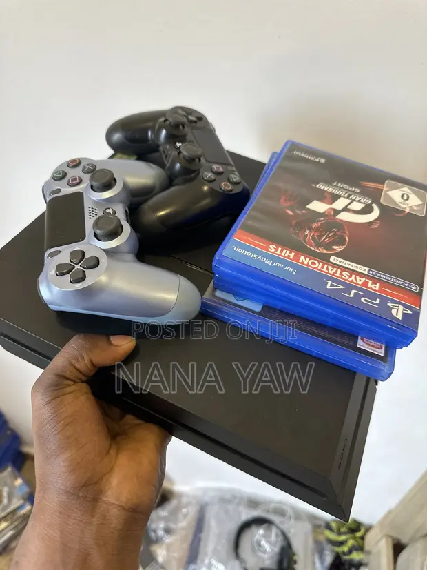 PS4 Standard with 2 Controllers - 1