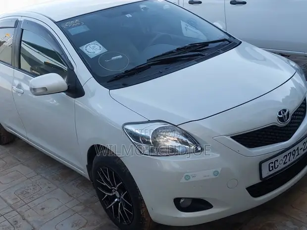 Toyota Belta 2010 White - 1
