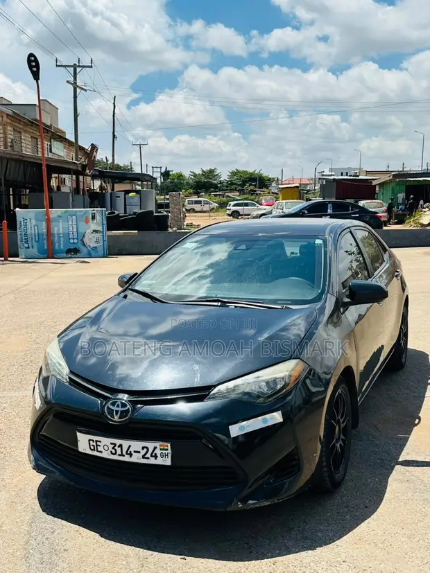 Toyota Corolla 2017 Black - 1