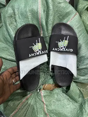 Men's Fashion Slippers - Designer Slides