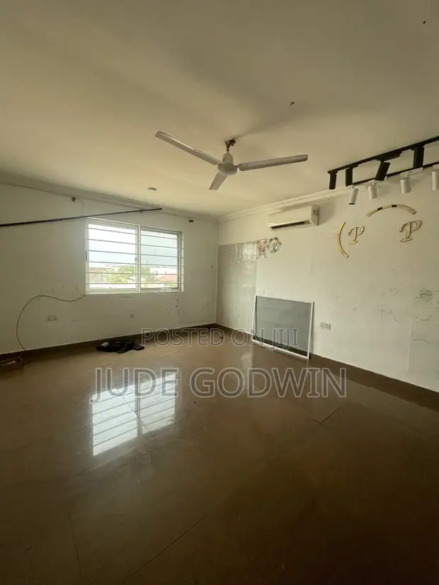2 Bedroom Apartment for Rent, East Airport - 1