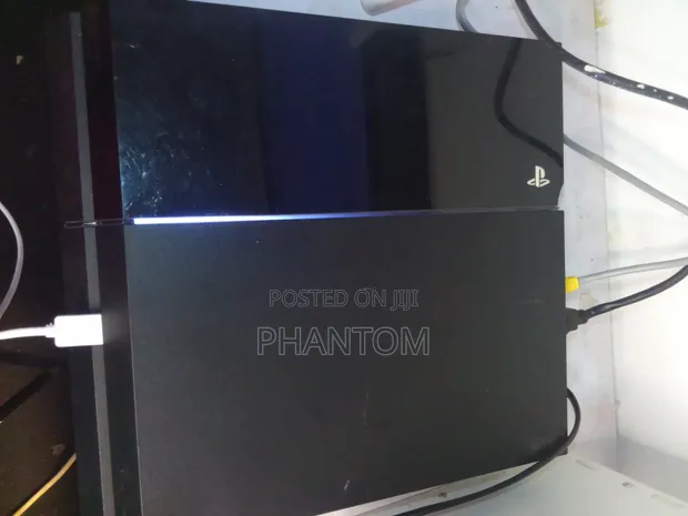 PlayStation 4 Standard - 1